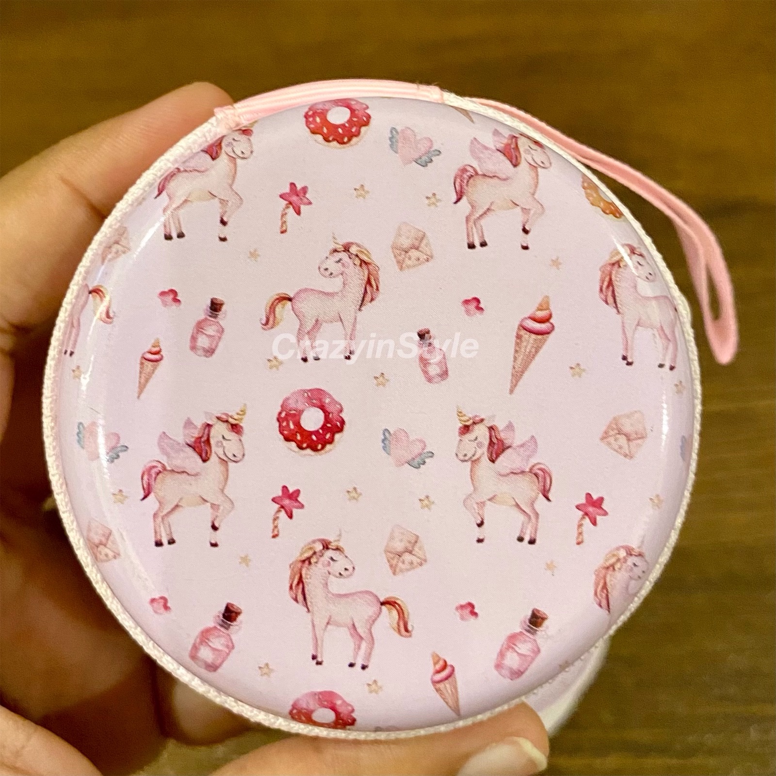 Buy LIGHTER HOUSE� Holograhic Unicorn Coin Purse Semi Circle Wallet Girl  Clutch Bag Cute Cartoon Semicircle Coin Purse (01 Pc.) Assorted Colour at  Amazon.in